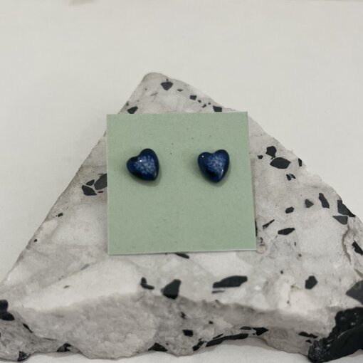 porcelánové náušnice srdce tmavě modré